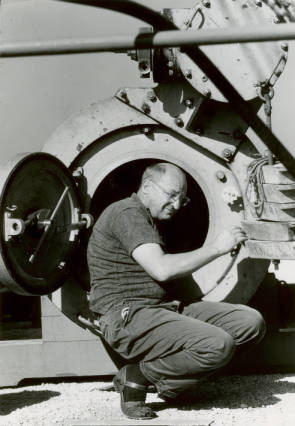 Edwin A. Link by submersible decompression chamber.