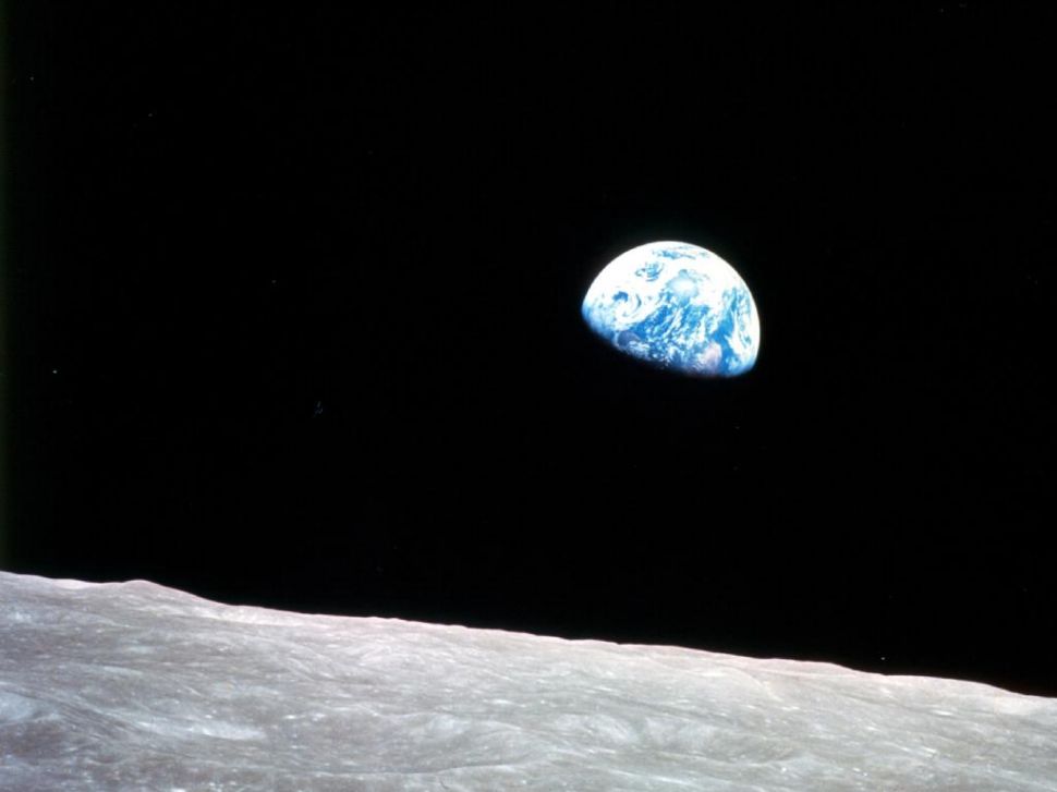 Photo of an Earthrise seen from Apollo 8