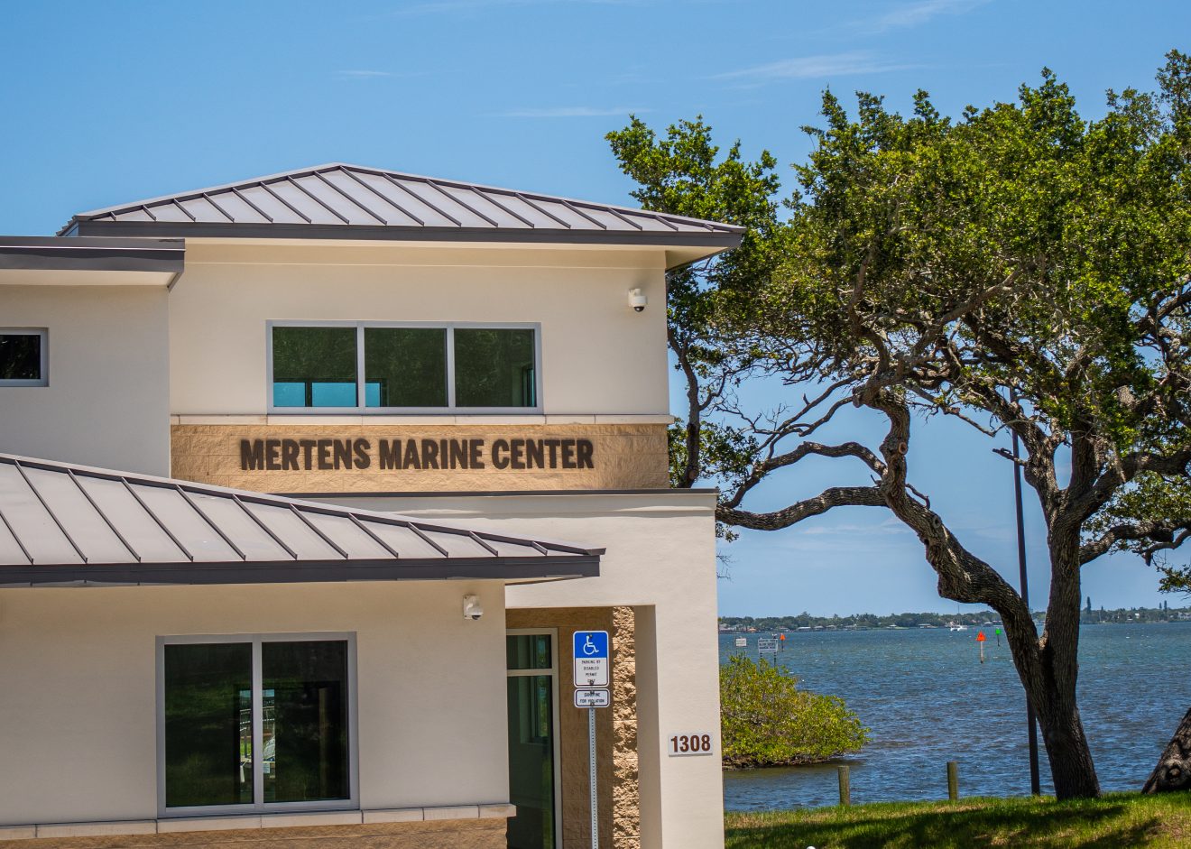 New Mertens Marine Center Provides Lagoon Access and Lab Space for Students and Faculty