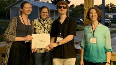 Photo of Students Awarded, Lauded at Plant Biology Conference