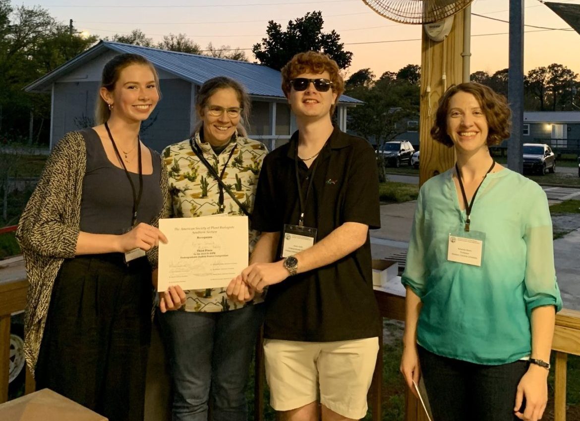 Students Awarded, Lauded at Plant Biology Conference